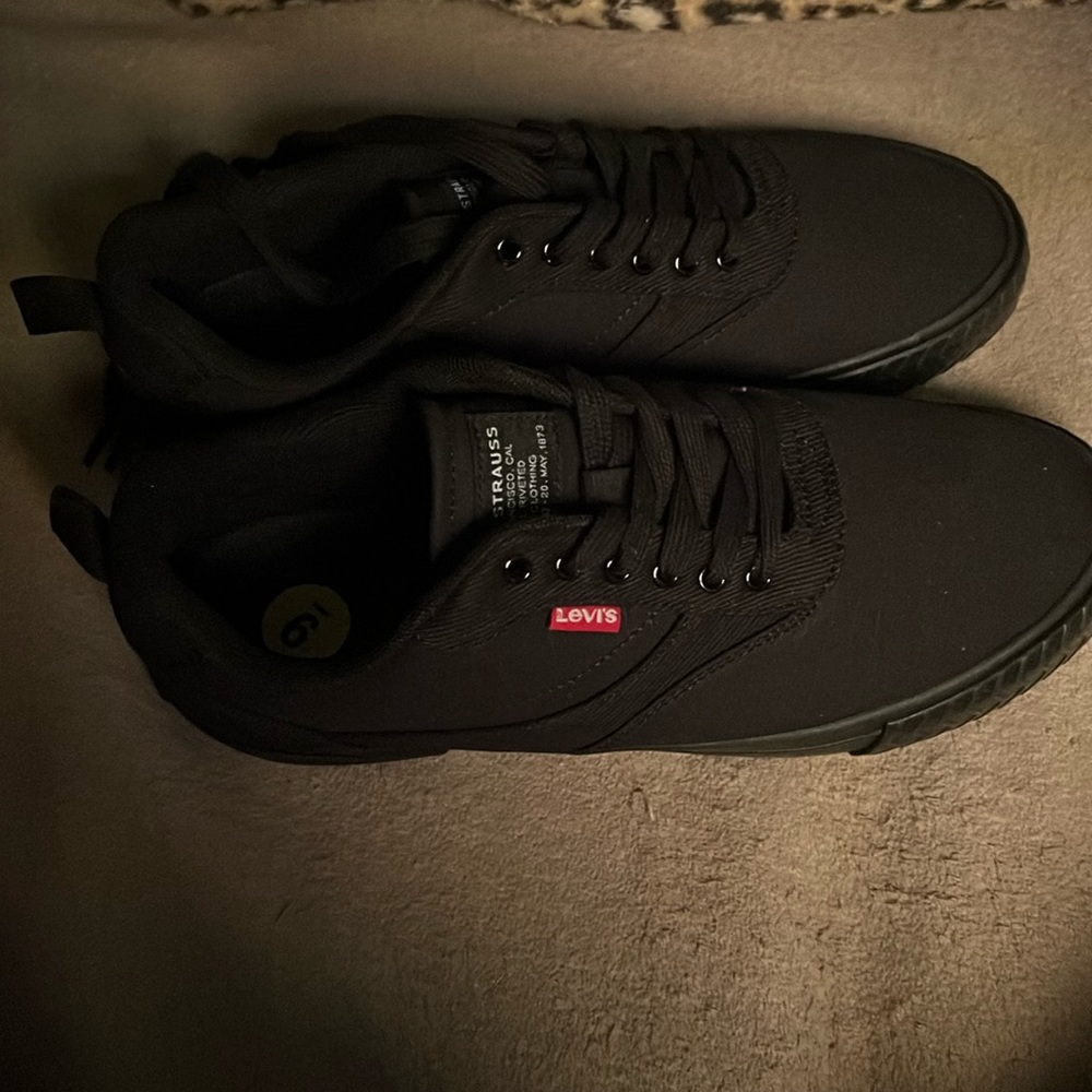Woman’s black Levi sneakers in size 9 fit wide